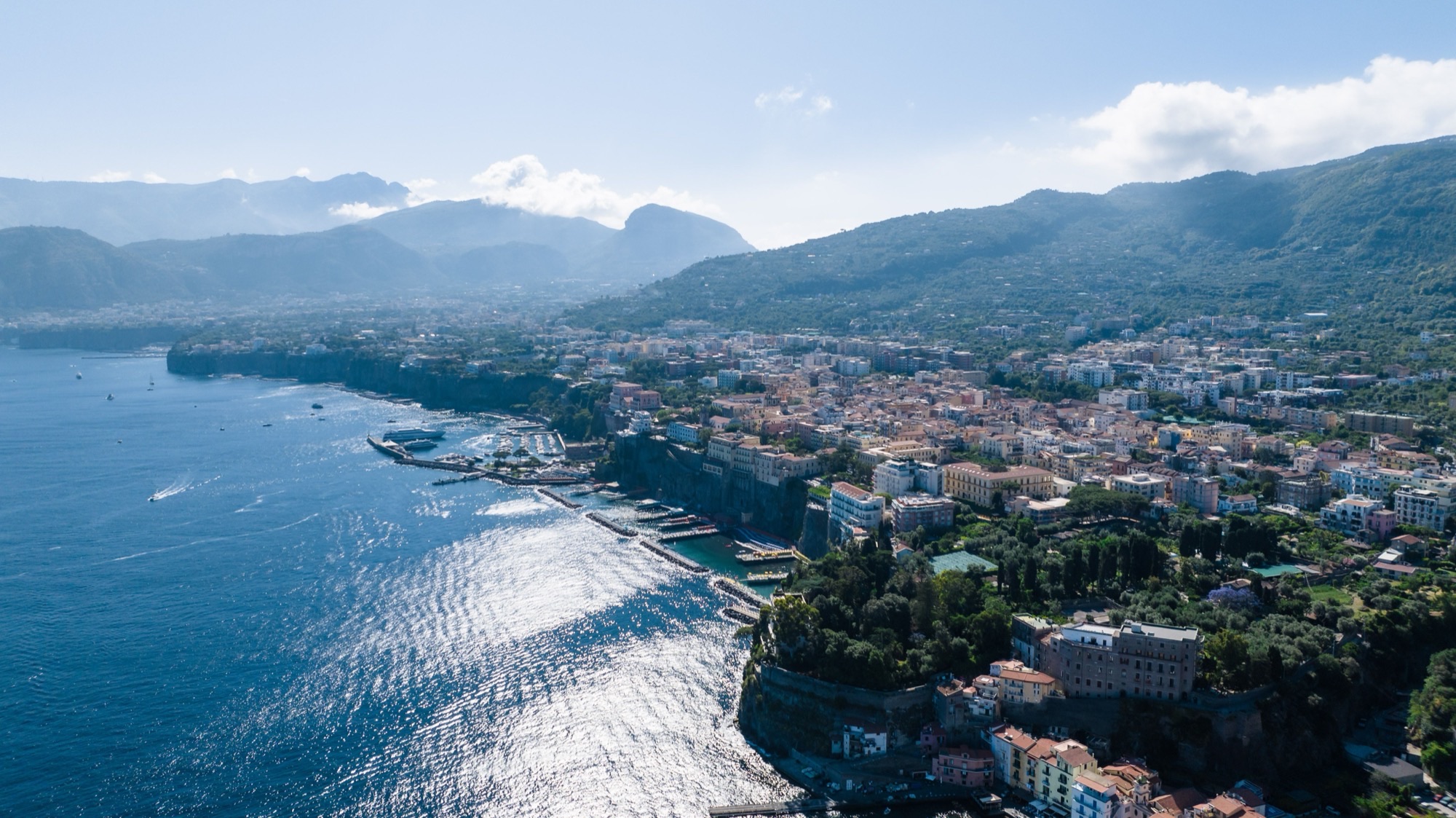 Veduta aerea del Golfo, tra la costa e il mare