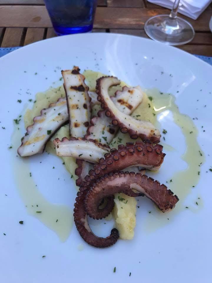 Polpo grigliato su crema di patate